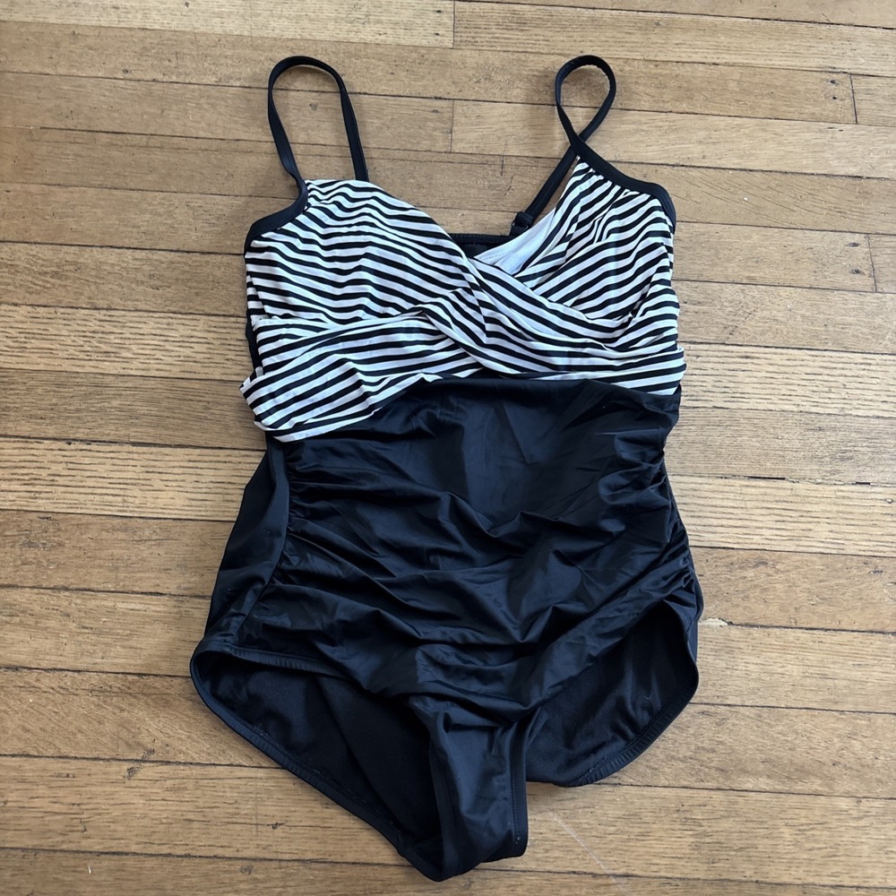 Miracle Brands Embrace Your Curves 1-pc SwimSuit 1X 16w-18w Black White Ruched